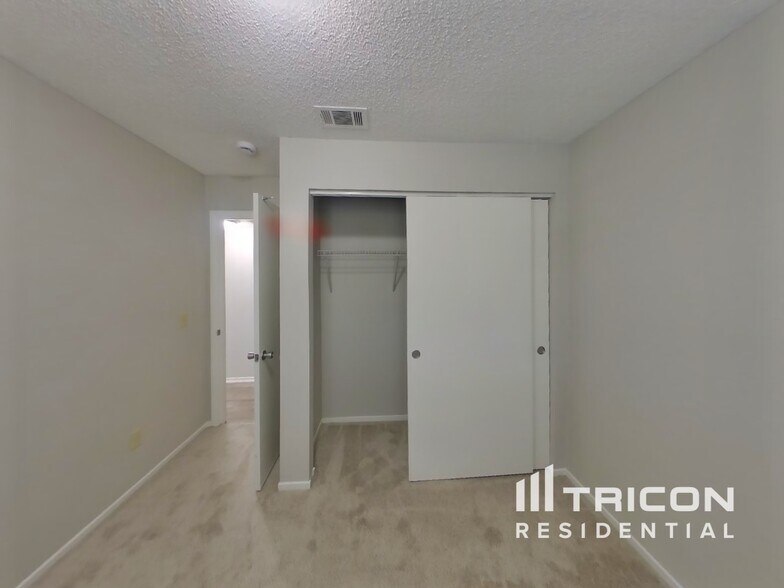 Building Photo - 5152 Laurelwood Ave