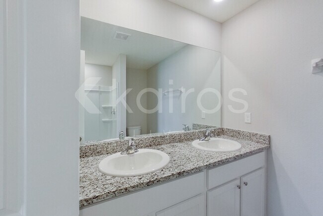 Building Photo - 8595 SW 43rd Ter