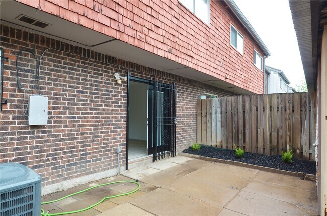 Building Photo - 2372 Triway Ln