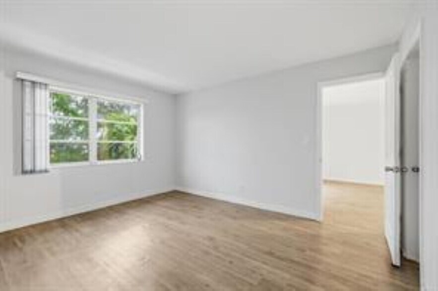 Building Photo - 1400 NE 57th St