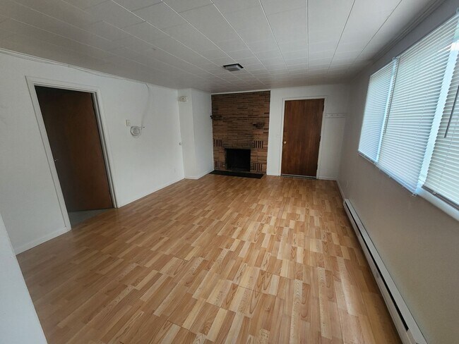 Building Photo - 463-465 SW State Street