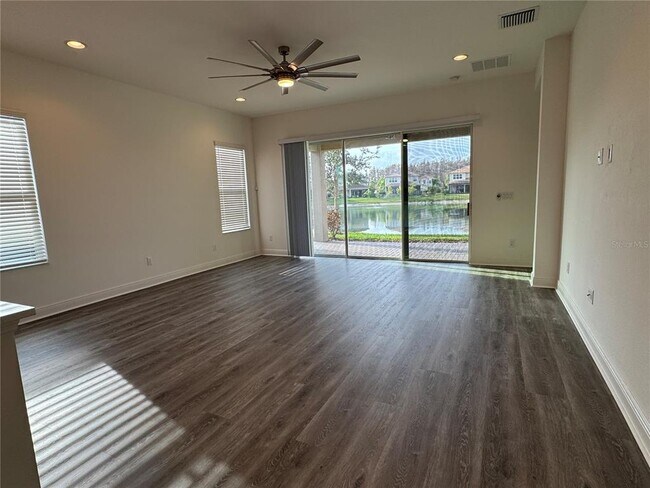 Building Photo - 31045 Lindentree Dr