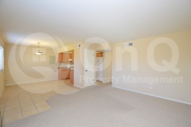 Building Photo - 303 N Miller Rd