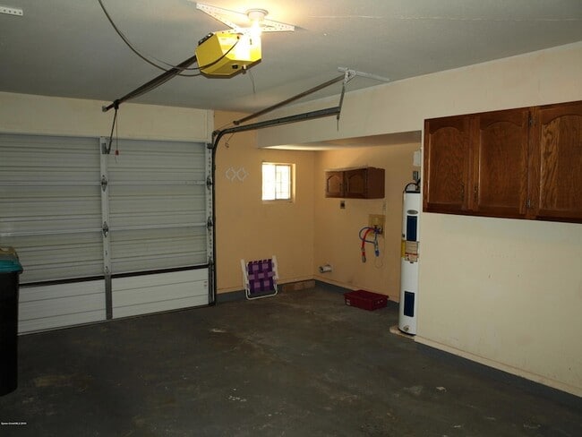 Building Photo - 1527 Waldorf Cir NE