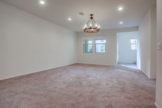 Building Photo - Beautiful 4 Bedroom Townhome! Built in 202...