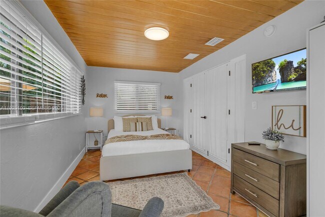 Building Photo - 1204 NE 7th St