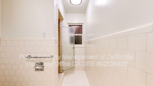 Building Photo - 2450 Grosse Ave