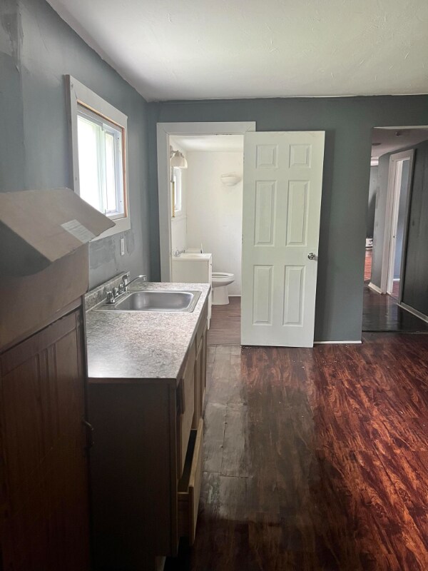 Building Photo - 11 Dupont St