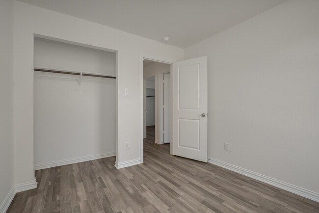 Building Photo - 608 N 18th St