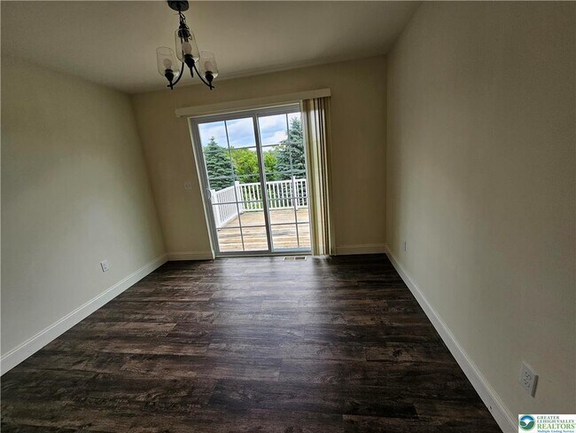 Building Photo - 1601 Greystone Cir