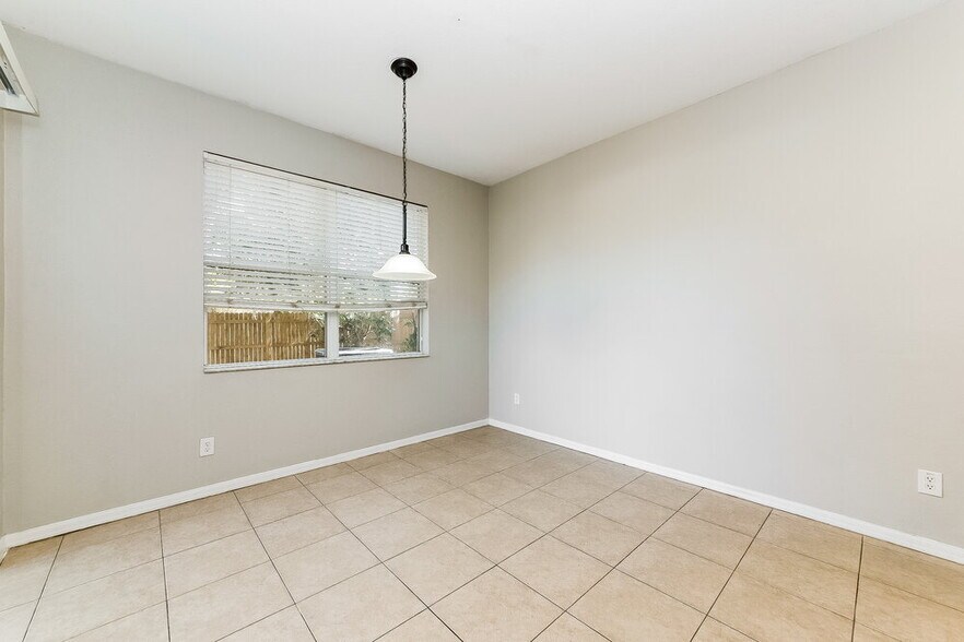 Building Photo - 319 Vine Cliff St