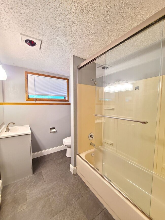 Building Photo - $3,250- 5 Bed / 3 Bath Beautiful Home in Upper South Hill