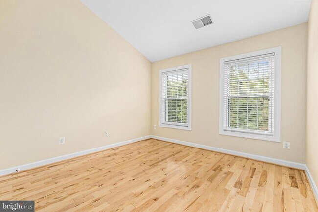 Building Photo - 3836 Elmwood Towne Way