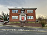 Building Photo - 202 Elm Ave