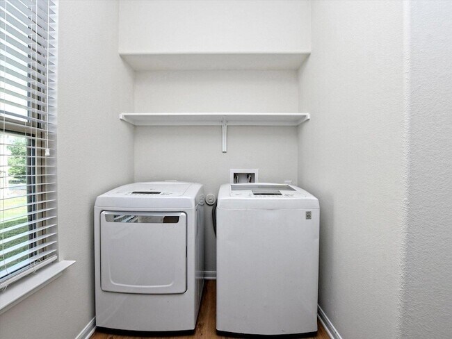 Building Photo - 316 Potters Peak Way