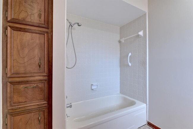 Building Photo - 10 Cypress Fairway Village