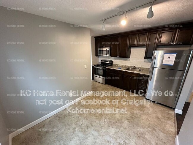 Building Photo - 901 N 16 St