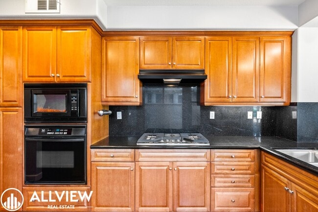 Building Photo - Stunning 3 Bedroom, 2.5 Bath in Sought-After Woodbury Community