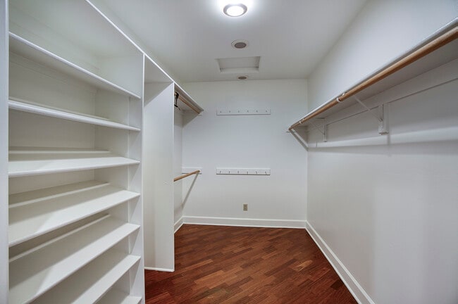 Building Photo - 4049 N 57th Pl