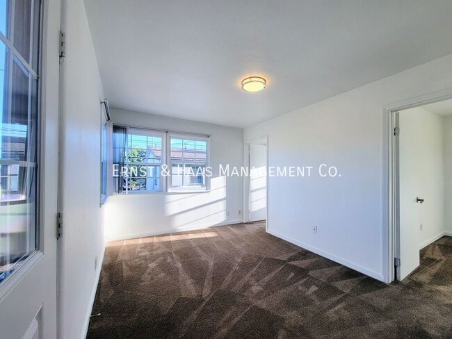 Building Photo - 244 1/2 E. 56th St.-