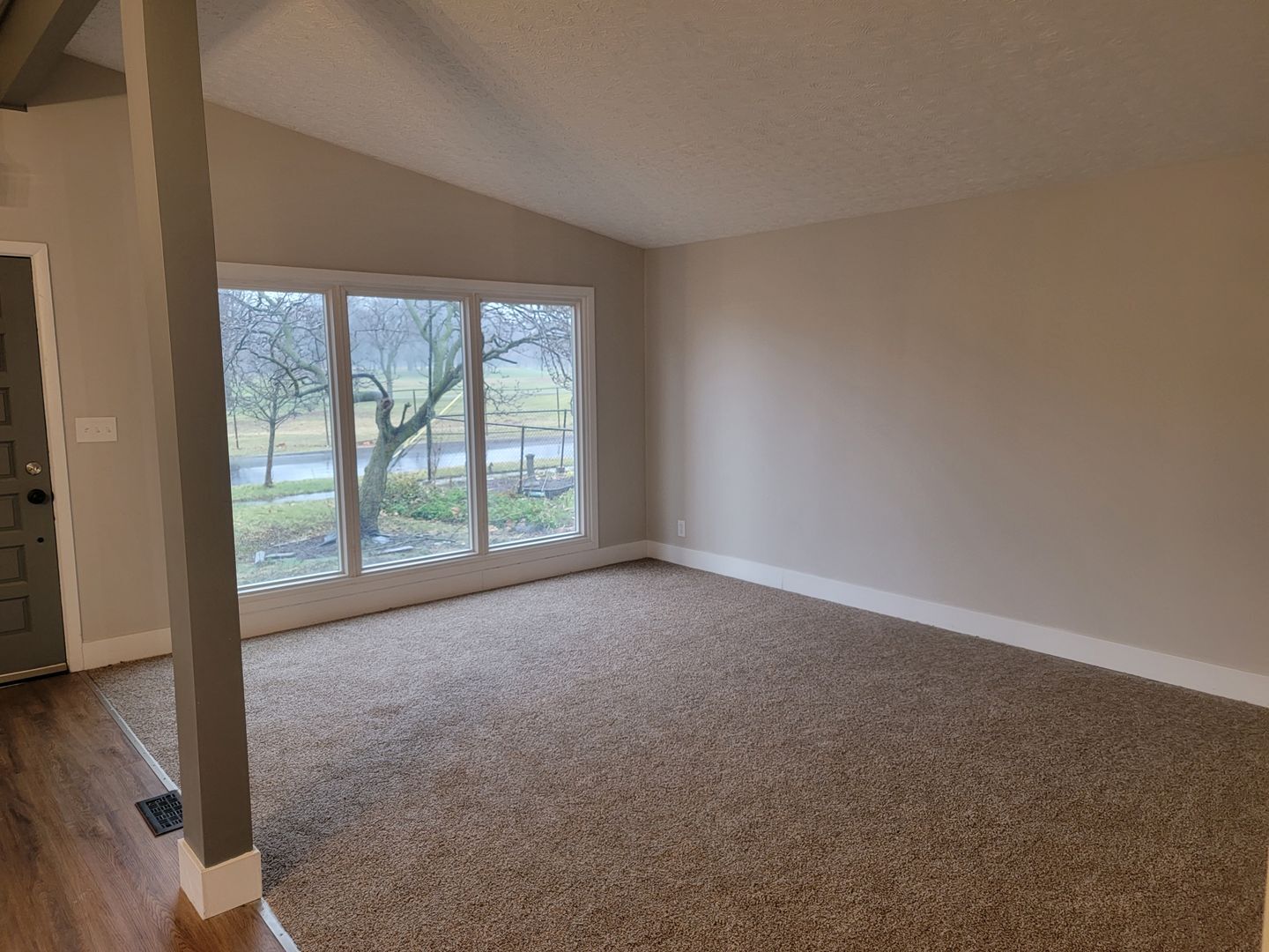 Building Photo - 1196 Thorndale Dr