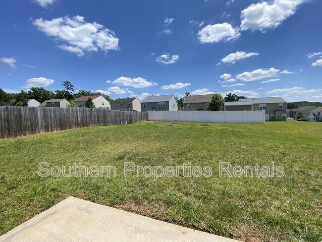 Building Photo - 233 Palace Green Ln