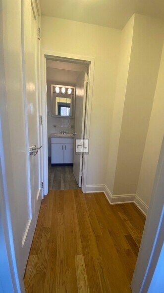 Building Photo - E 82 St