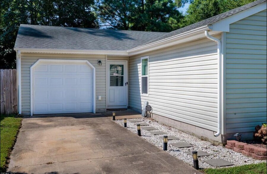 Building Photo - 1307 Eaglewood Dr