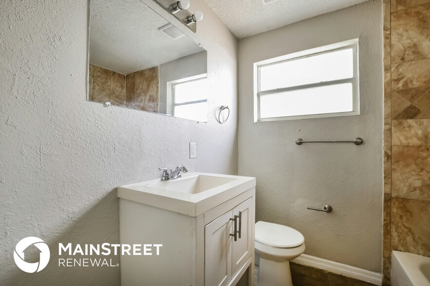 Building Photo - 6143 Bolling Dr