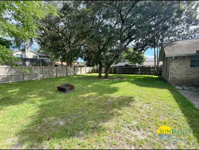 Building Photo - Charming 3-Bedroom Brick Home in Bluewater Bay Community, Caribbean East