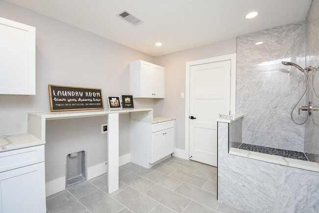 Building Photo - 7618 Highmeadow Dr