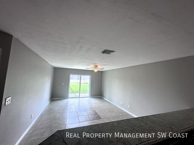 Building Photo - 774 Holmes Ave