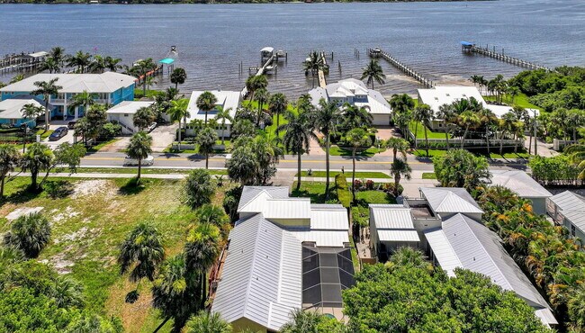 Building Photo - 1042 SE St Lucie Blvd