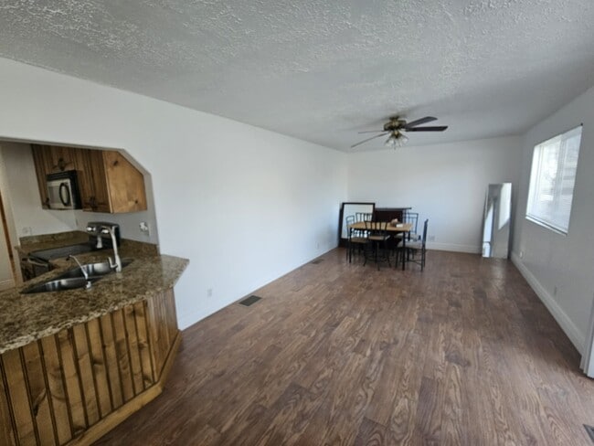 Building Photo - 74 W Plum St