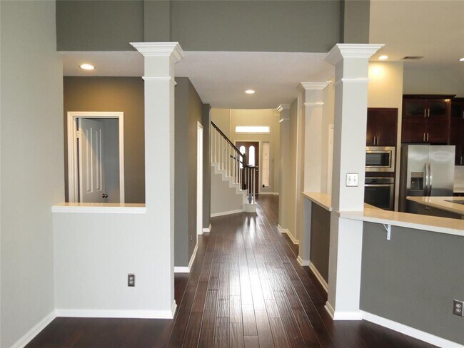Building Photo - 4008 Sable Oaks Dr