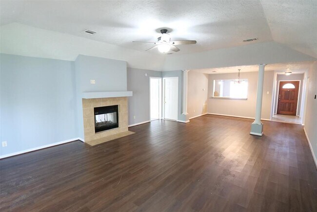 Building Photo - 16423 Quailynn Dr
