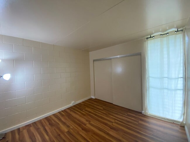 Building Photo - 025RIV