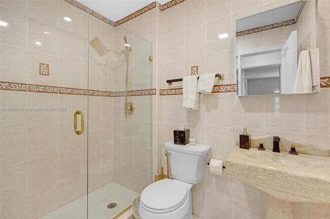 Building Photo - 130 Cypress Club Dr