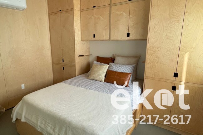 Building Photo - Stowell-SLC-Emery Manor