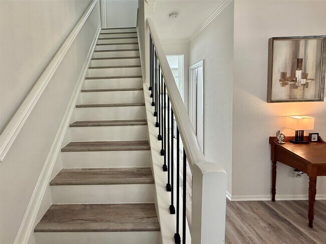 Building Photo - 2 Twin Feather Pl