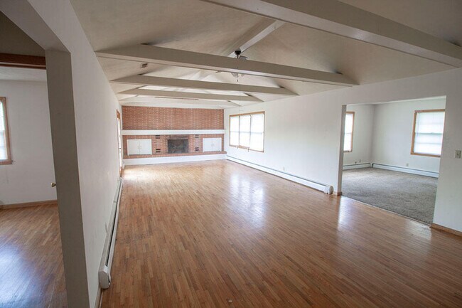 Building Photo - 1303 E Smiley Ln