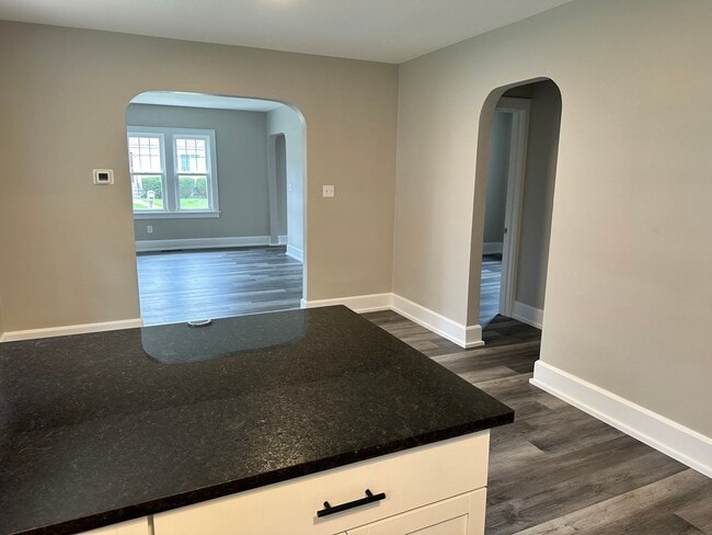 Building Photo - 2 bedroom house with a HUGE loft in Ellet