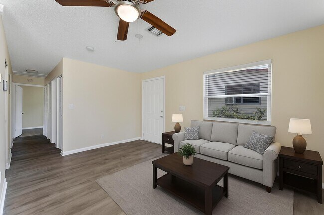 Building Photo - 1340 W 35th St