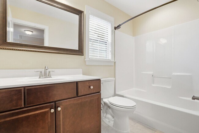 Building Photo - FIRST FLOOR MASTER BEDROOM-END UNIT-GREAT ...