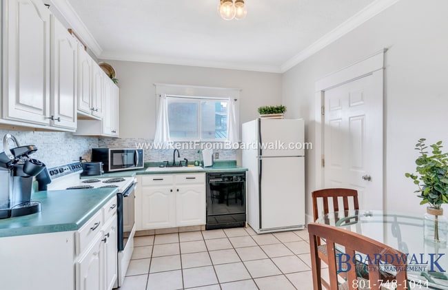 Building Photo - Charming Tooele Rambler with HUGE backyard!