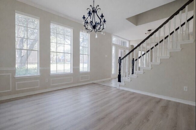 Building Photo - 702 Epperson Way