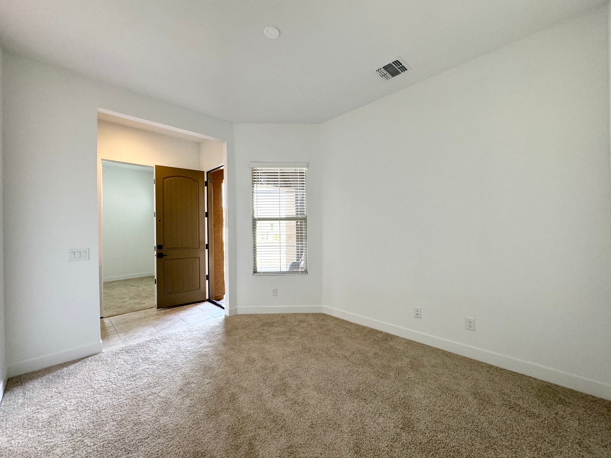 Building Photo - 8723 W Vista Ave