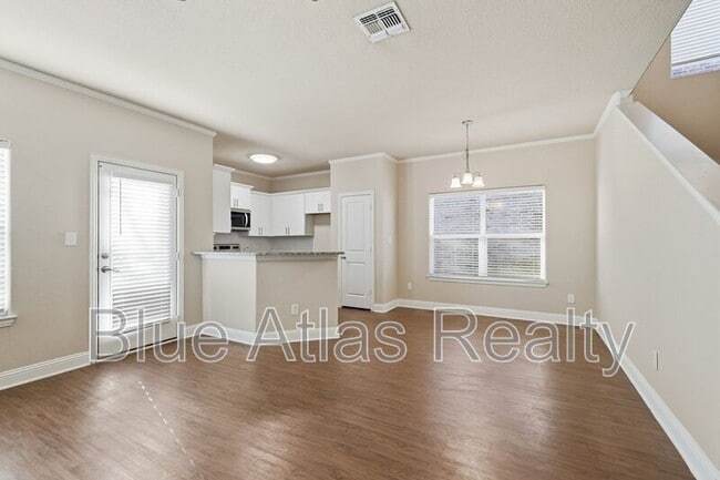 Building Photo - 268 Castleridge Dr