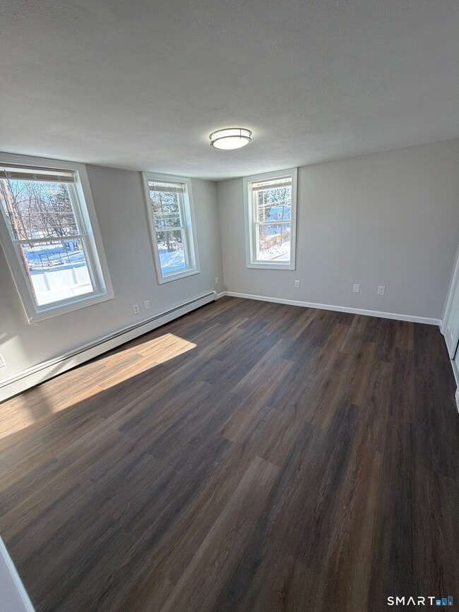 Building Photo - 610 Ives Row