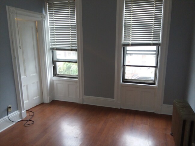Building Photo - 30 Suydam St
